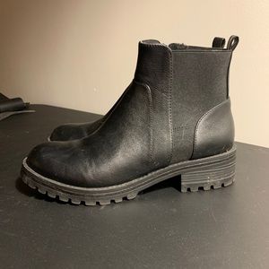 Black Chelsea boots